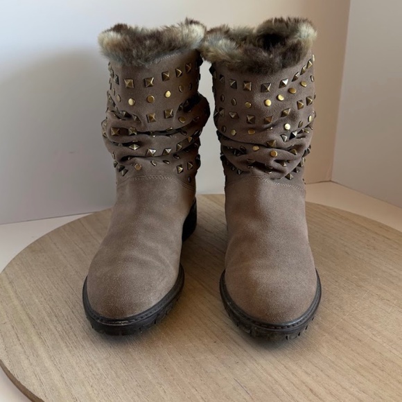 Stuart Weitzman Taupe Suede Studded Slouch Boots Faux Fur Lined Women’s Size 9N - Picture 2 of 7